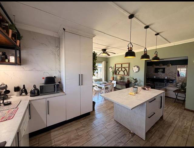 4 BEDROOM HOUSE FOR SALE IN DRIE RIVIERE